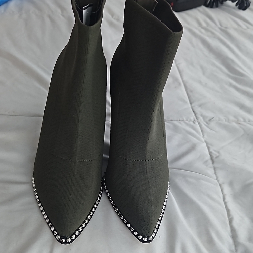 Chic Olive Green Heeled Boots